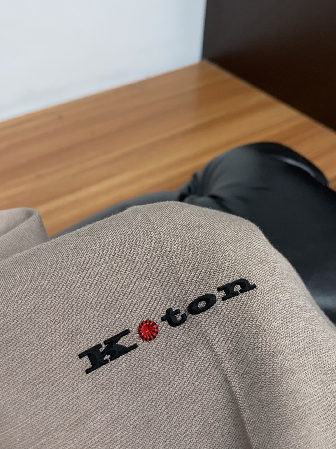 kiton 顶级品质 {醋酸羊绒系列} 专柜官网同步发售！辅料全部原版定制出品，贸易公司真品订单。高级定