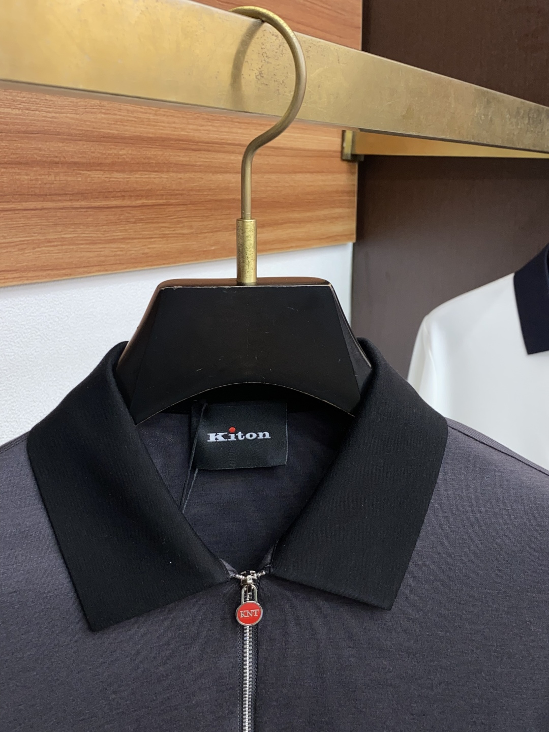 kiton 顶级品质 {醋酸羊绒系列} 专柜官网同步发售！辅料全部原版定制出品，贸易公司真品订单。高级定