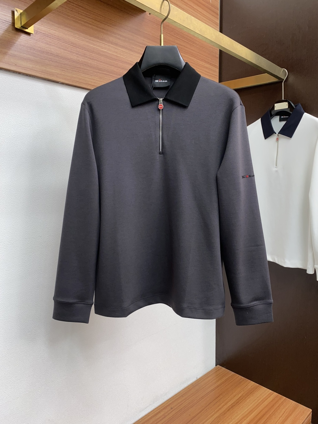 kiton 顶级品质 {醋酸羊绒系列} 专柜官网同步发售！辅料全部原版定制出品，贸易公司真品订单。高级定