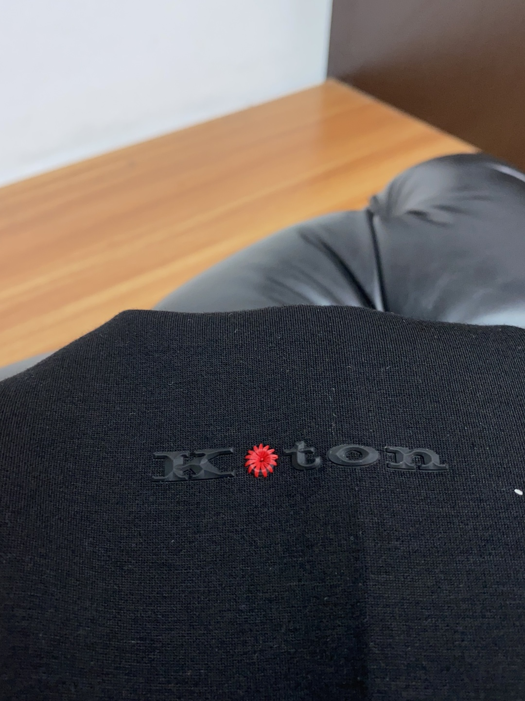 kiton 顶级品质 {醋酸羊绒系列} 专柜官网同步发售！辅料全部原版定制出品，贸易公司真品订单。高级定