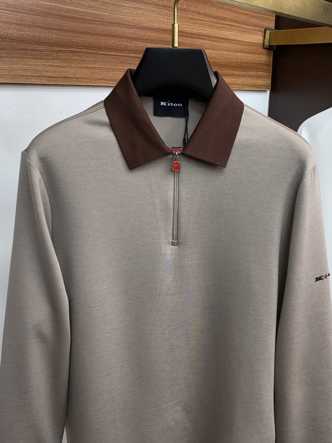 kiton 顶级品质 {醋酸羊绒系列} 专柜官网同步发售！辅料全部原版定制出品，贸易公司真品订单。高级定