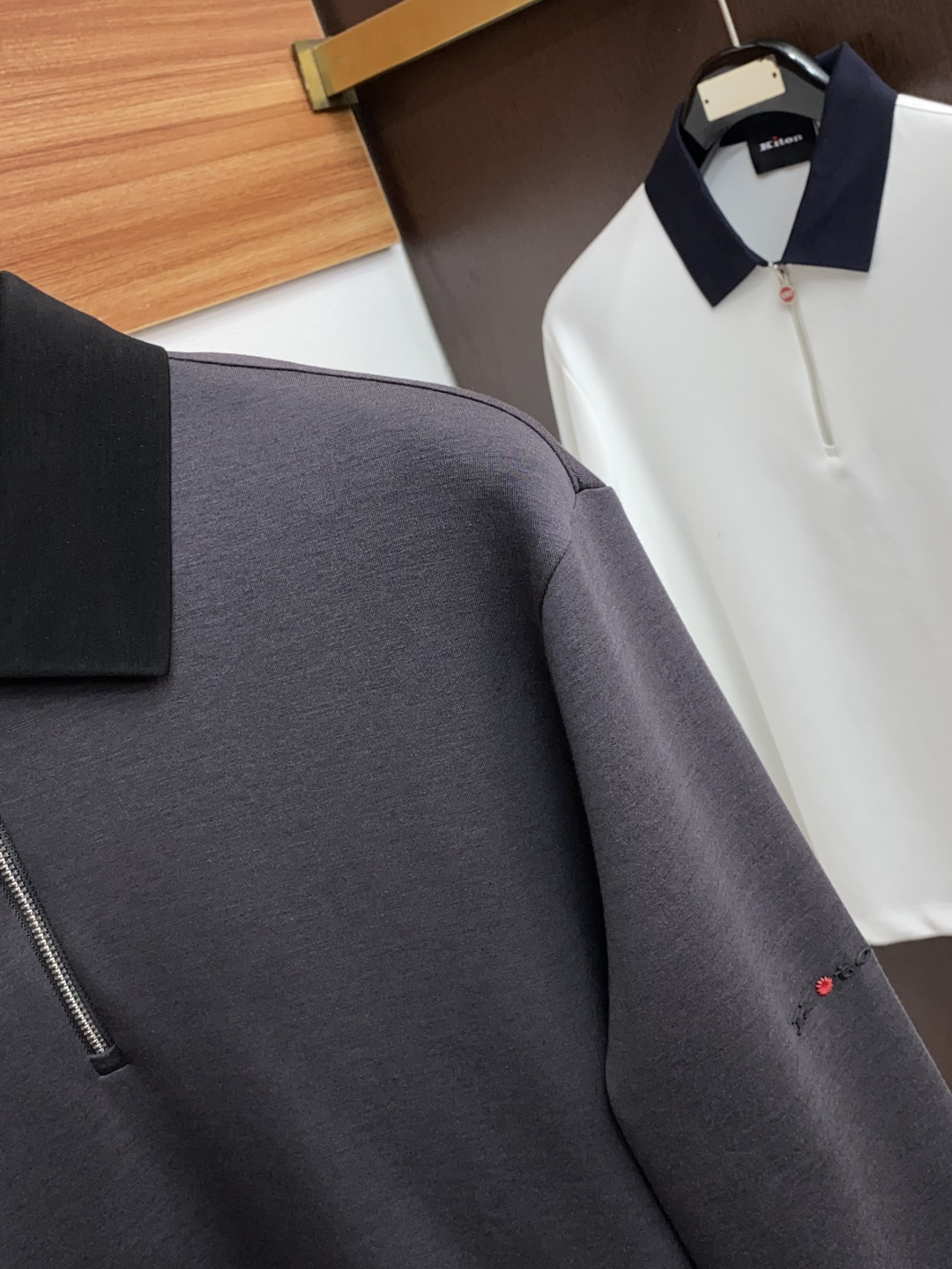 kiton 顶级品质 {醋酸羊绒系列} 专柜官网同步发售！辅料全部原版定制出品，贸易公司真品订单。高级定