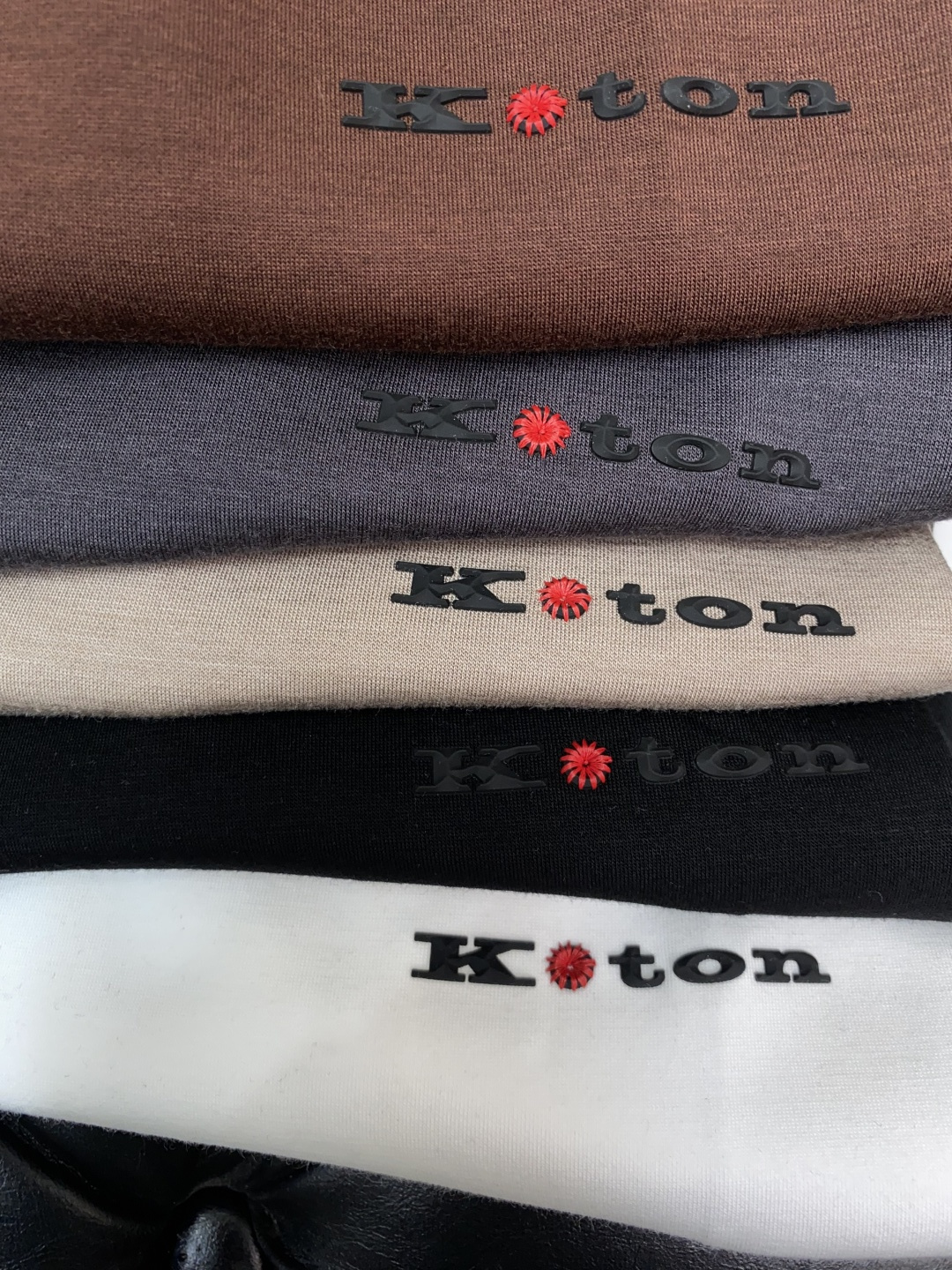 kiton 顶级品质 {醋酸羊绒系列} 专柜官网同步发售！辅料全部原版定制出品，贸易公司真品订单。高级定