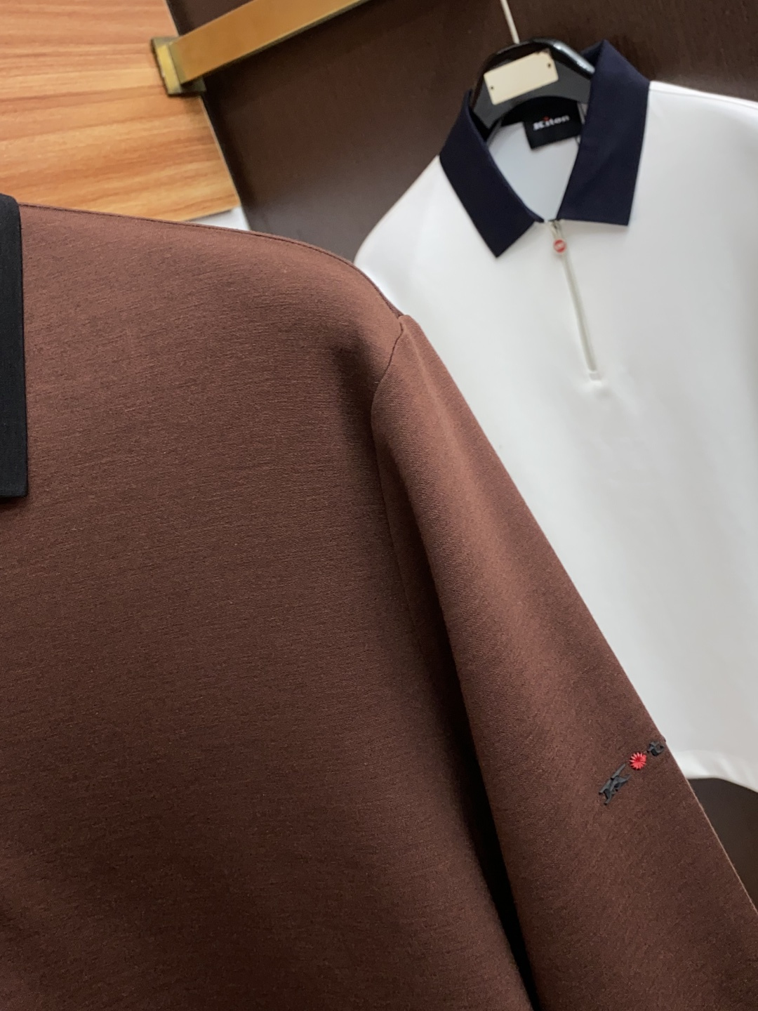 kiton 顶级品质 {醋酸羊绒系列} 专柜官网同步发售！辅料全部原版定制出品，贸易公司真品订单。高级定