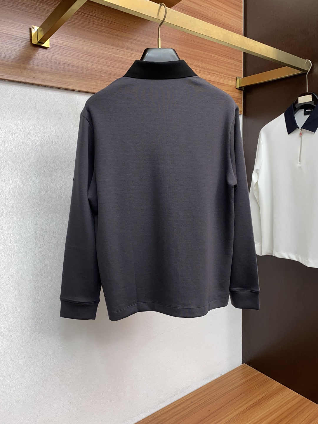 kiton 顶级品质 {醋酸羊绒系列} 专柜官网同步发售！辅料全部原版定制出品，贸易公司真品订单。高级定