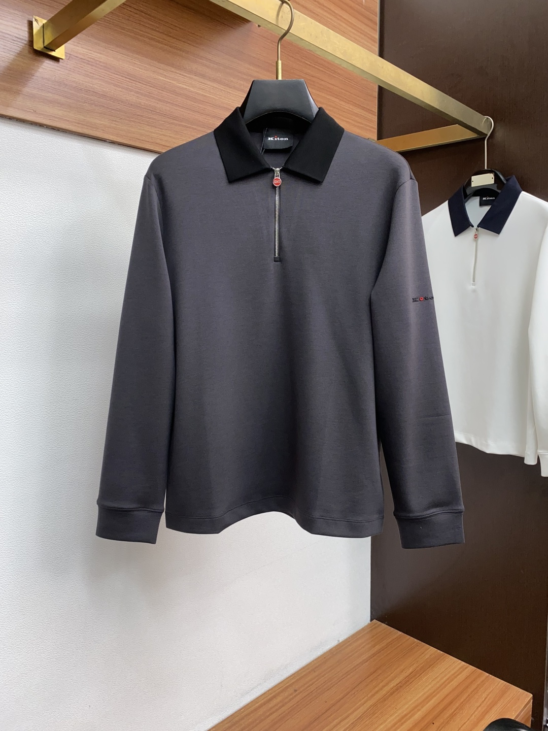 kiton 顶级品质 {醋酸羊绒系列} 专柜官网同步发售！辅料全部原版定制出品，贸易公司真品订单。高级定