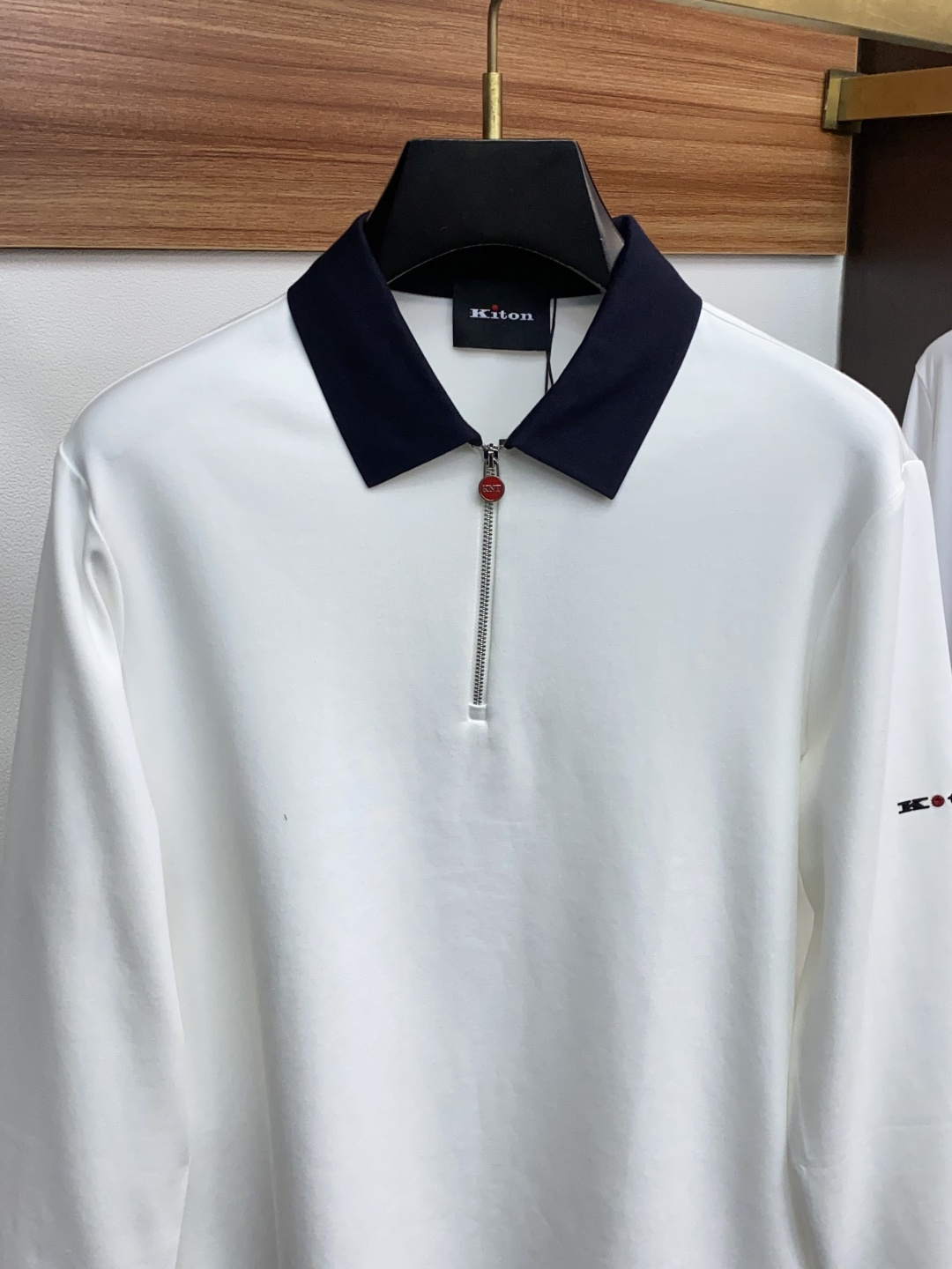 kiton 顶级品质 {醋酸羊绒系列} 专柜官网同步发售！辅料全部原版定制出品，贸易公司真品订单。高级定