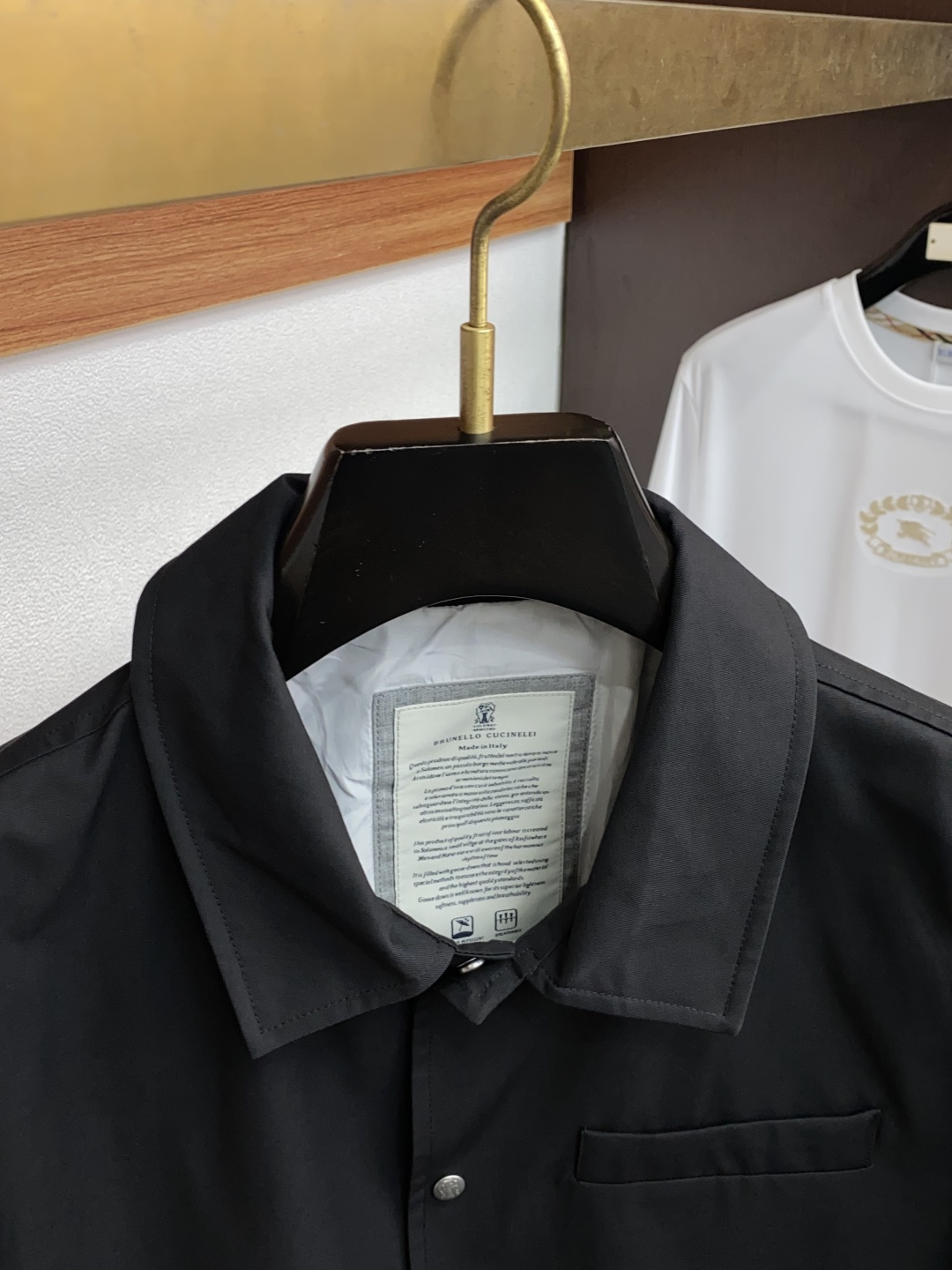 kiton 奇顿 秋冬男士商务休闲立领夹克外套.颇具意大利典型风格的时装，牛仔洗水棉面料，在面料选取和工