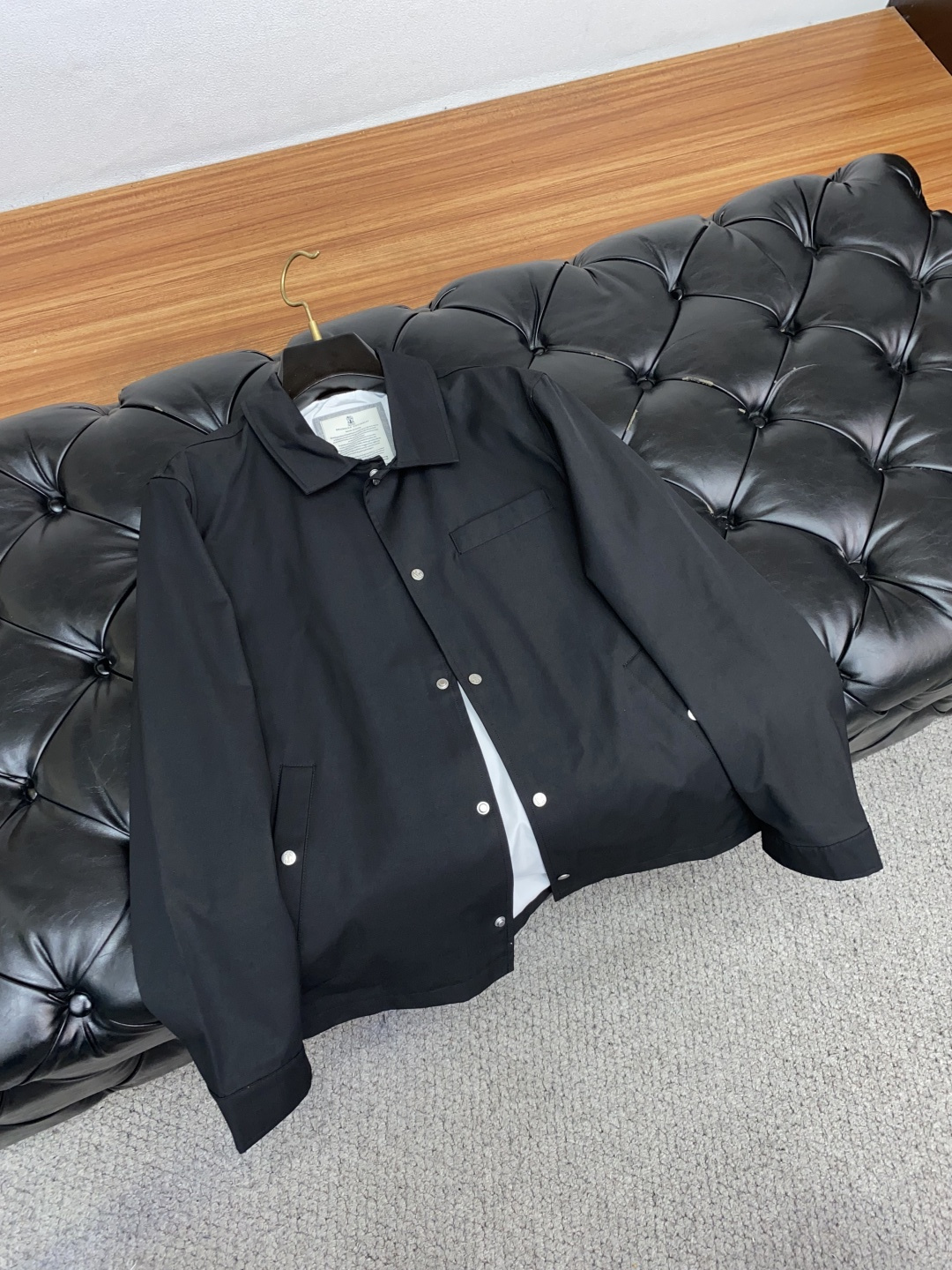 kiton 奇顿 秋冬男士商务休闲立领夹克外套.颇具意大利典型风格的时装，牛仔洗水棉面料，在面料选取和工