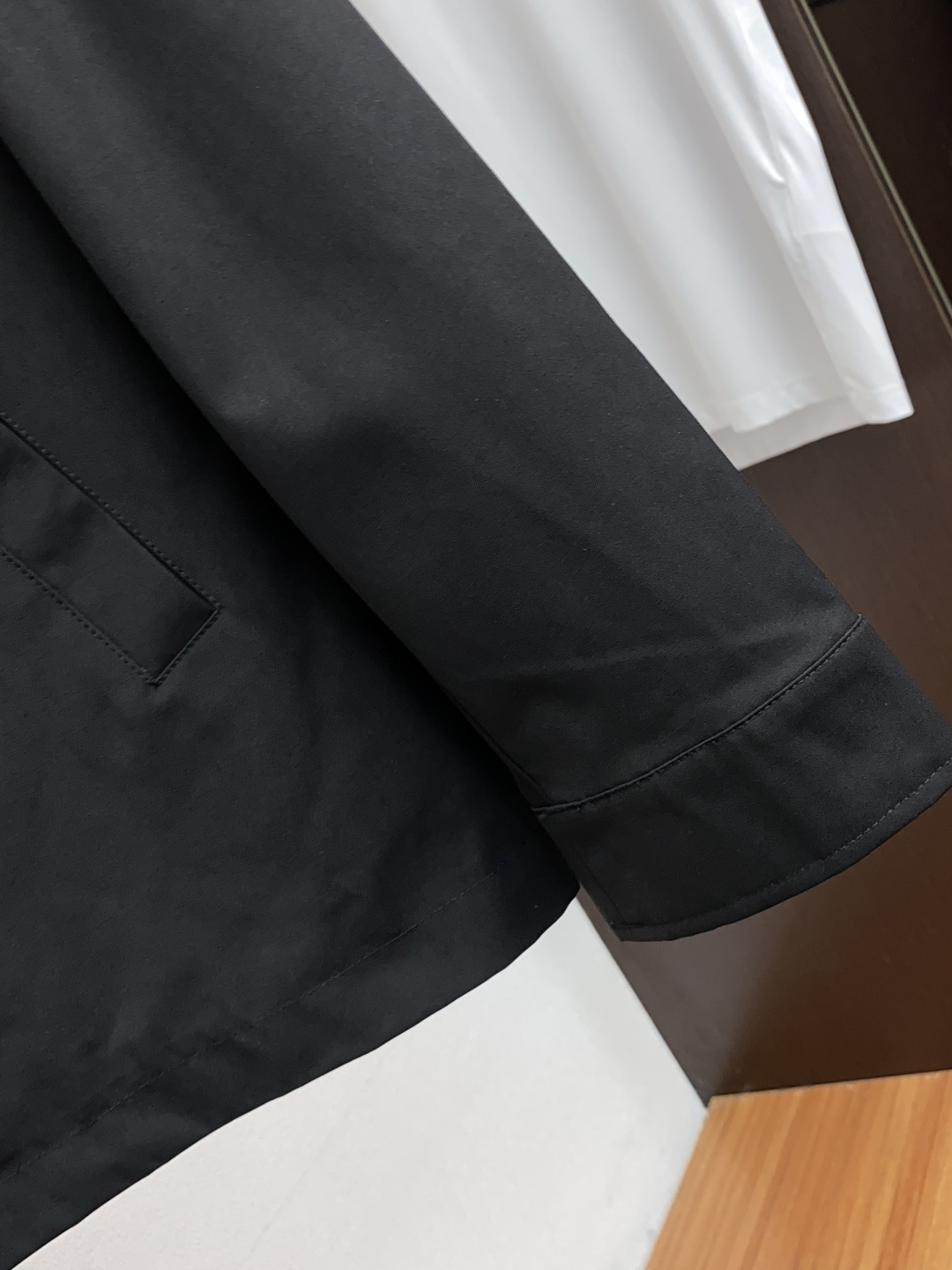 kiton 奇顿 秋冬男士商务休闲立领夹克外套.颇具意大利典型风格的时装，牛仔洗水棉面料，在面料选取和工