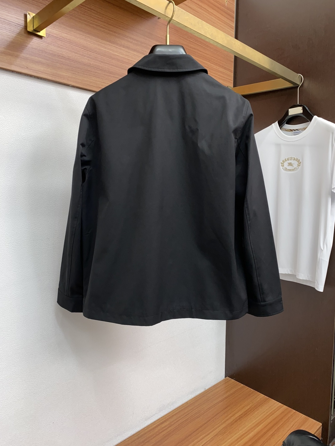 kiton 奇顿 秋冬男士商务休闲立领夹克外套.颇具意大利典型风格的时装，牛仔洗水棉面料，在面料选取和工