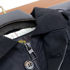 lP🆕 诺悠翩雅 专柜最新款休闲男士夹克,中长长度夹克外套,高品质的面料和时尚的设计而受到广大男士的喜 lP🆕 诺悠翩雅 专柜最新款休闲男士夹克,中长长度夹克外套,高品质的面料和时尚的设计而受到广大男士的喜