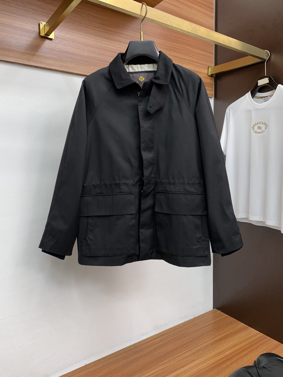 lP🆕 诺悠翩雅  专柜最新款休闲男士夹克，中长长度夹克外套，高品质的面料和时尚的设计而受到广大男士的喜
