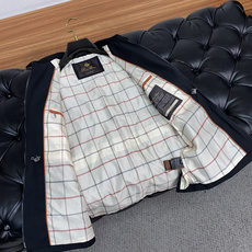 lP🆕 诺悠翩雅 专柜最新款休闲男士夹克,中长长度夹克外套,高品质的面料和时尚的设计而受到广大男士的喜 lP🆕 诺悠翩雅 专柜最新款休闲男士夹克,中长长度夹克外套,高品质的面料和时尚的设计而受到广大男士的喜
