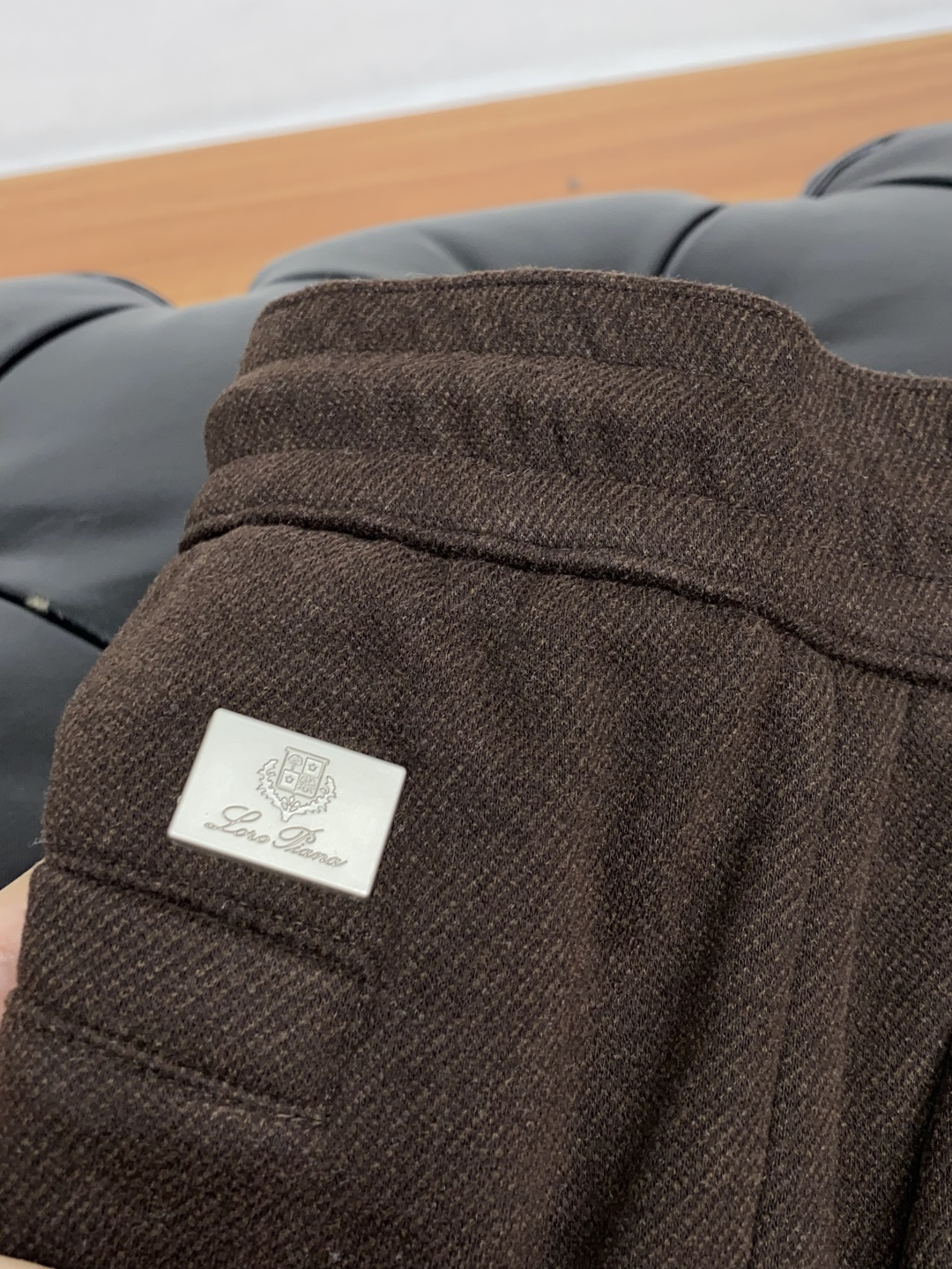 lP🆕 诺悠翩雅 秋冬新款男士直筒运动裤，羊绒羊毛混纺面料、三标齐、松紧腰抽绳、两侧拉链口袋设计，合体的