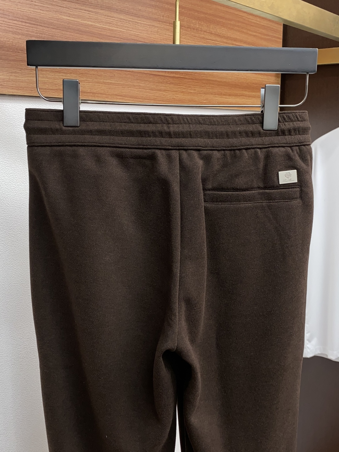 lP🆕 诺悠翩雅 秋冬新款男士直筒运动裤，羊绒羊毛混纺面料、三标齐、松紧腰抽绳、两侧拉链口袋设计，合体的