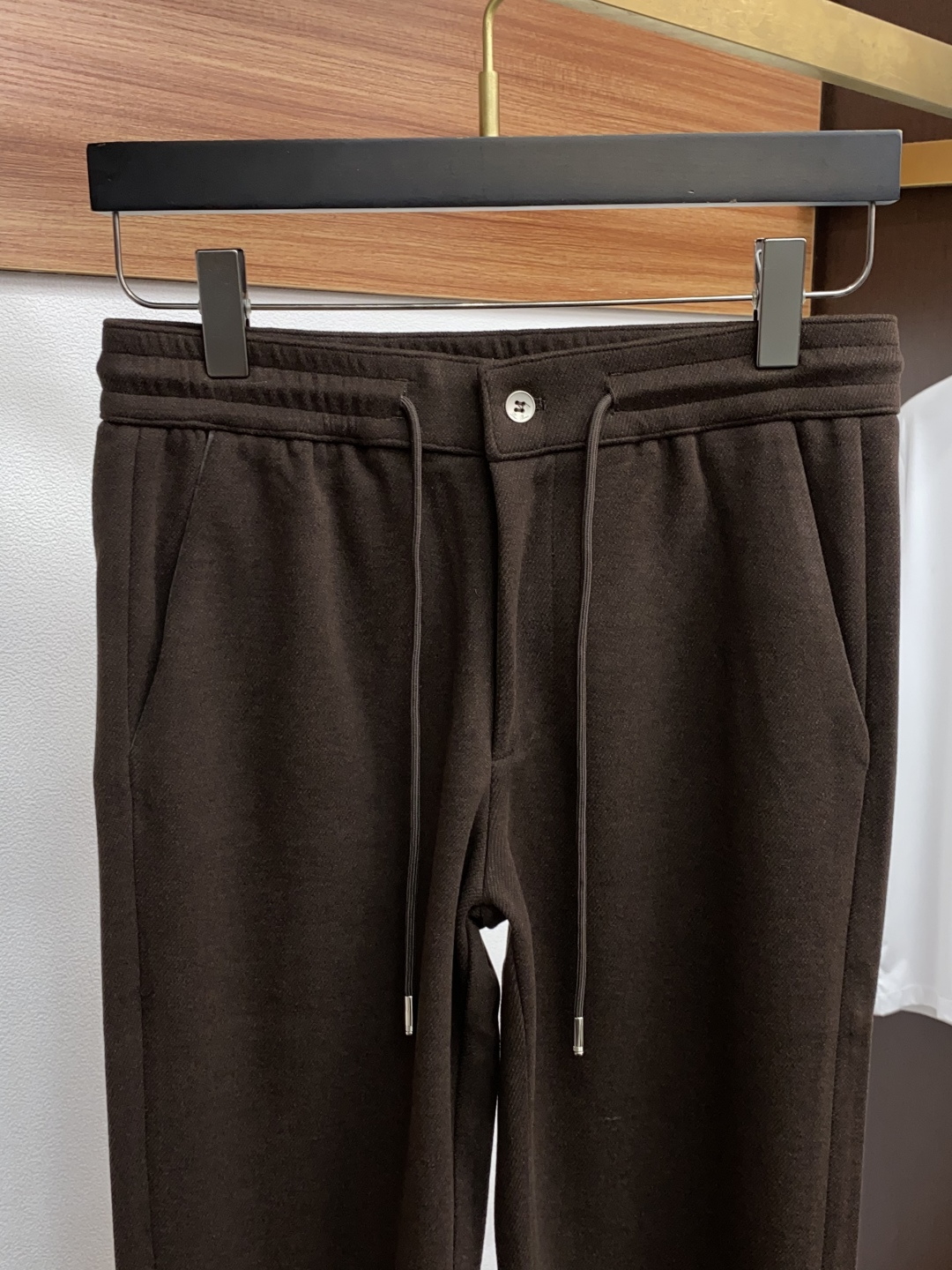 lP🆕 诺悠翩雅 秋冬新款男士直筒运动裤，羊绒羊毛混纺面料、三标齐、松紧腰抽绳、两侧拉链口袋设计，合体的