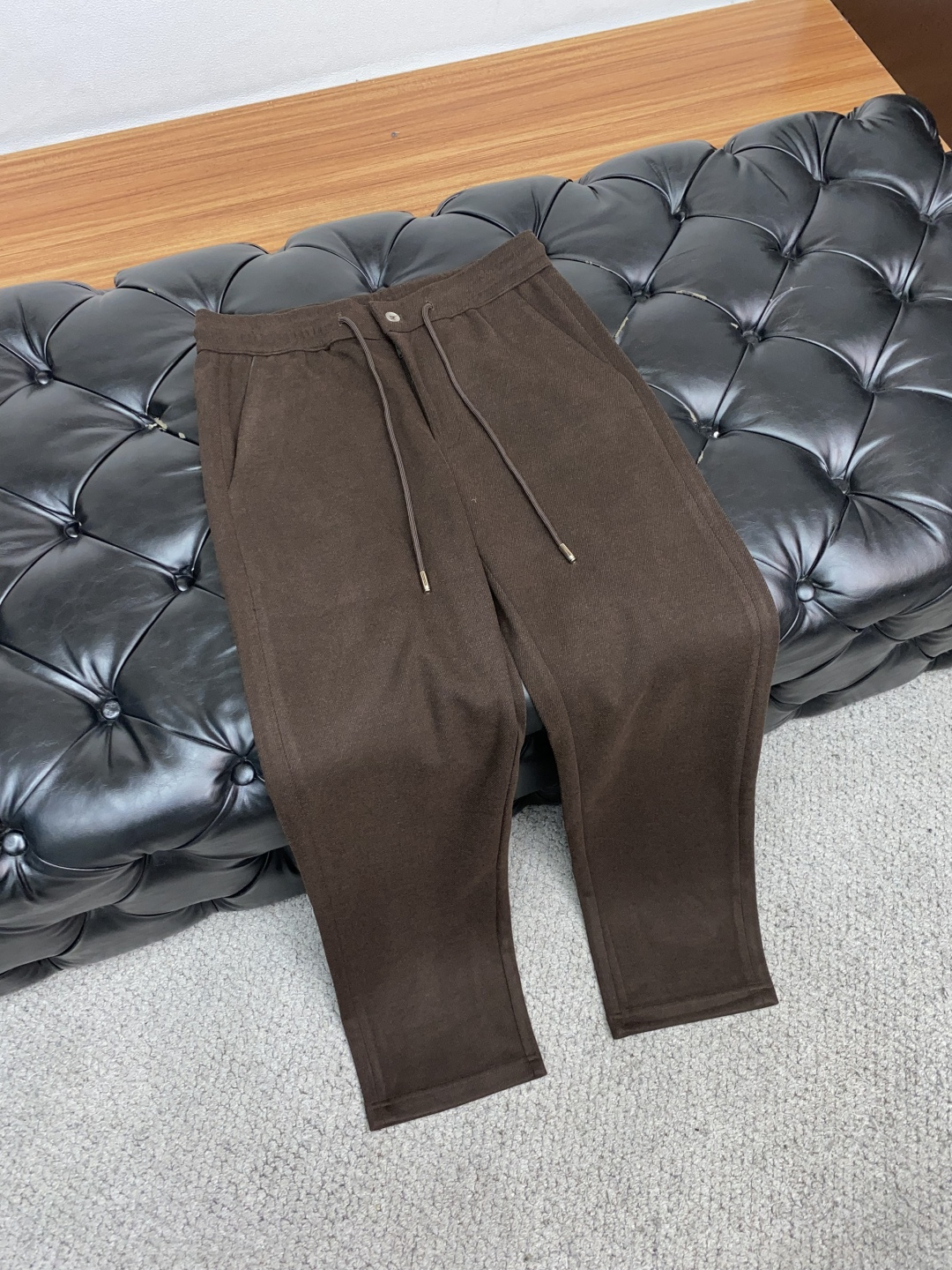 lP🆕 诺悠翩雅 秋冬新款男士直筒运动裤，羊绒羊毛混纺面料、三标齐、松紧腰抽绳、两侧拉链口袋设计，合体的