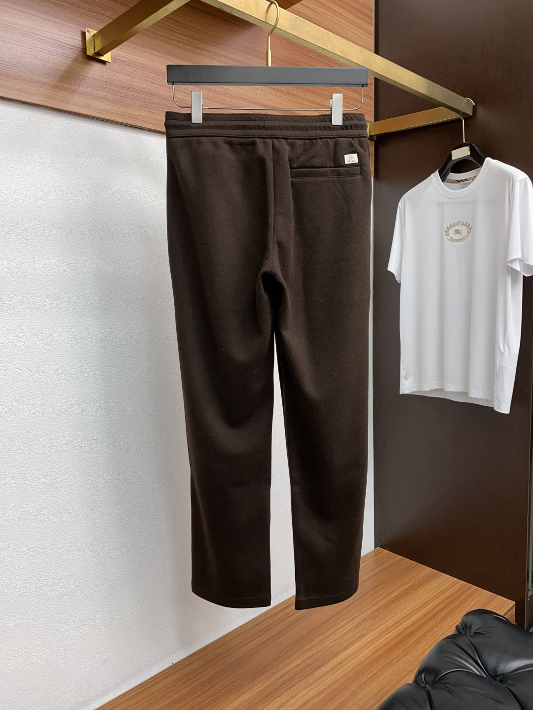 lP🆕 诺悠翩雅 秋冬新款男士直筒运动裤，羊绒羊毛混纺面料、三标齐、松紧腰抽绳、两侧拉链口袋设计，合体的