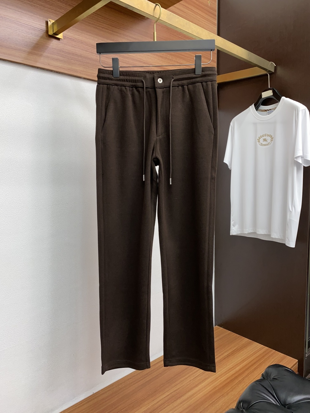 lP🆕 诺悠翩雅 秋冬新款男士直筒运动裤，羊绒羊毛混纺面料、三标齐、松紧腰抽绳、两侧拉链口袋设计，合体的
