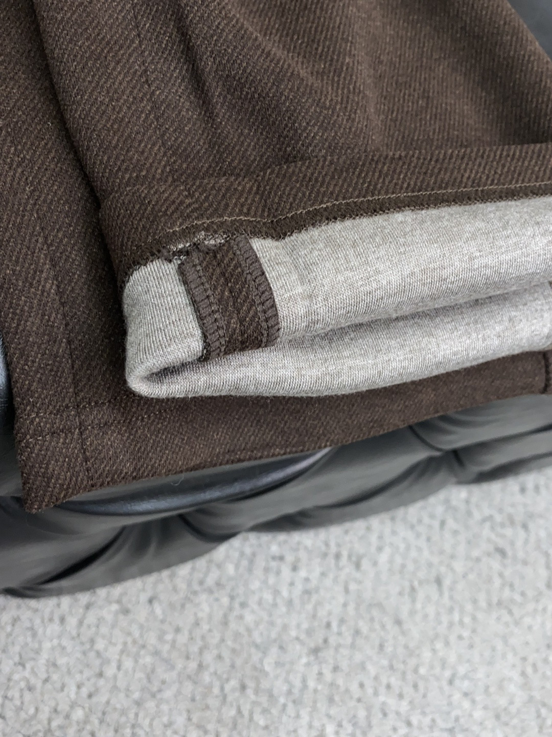 lP🆕 诺悠翩雅 秋冬新款男士直筒运动裤，羊绒羊毛混纺面料、三标齐、松紧腰抽绳、两侧拉链口袋设计，合体的