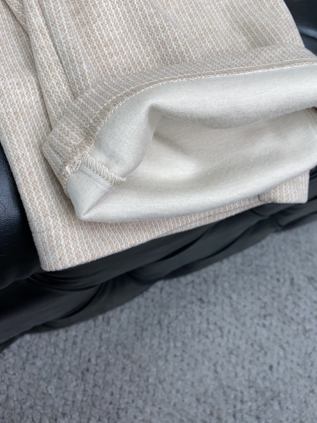 lP🆕 诺悠翩雅 秋冬新款男士直筒运动裤，羊绒羊毛混纺面料、三标齐、松紧腰抽绳、两侧拉链口袋设计，合体的