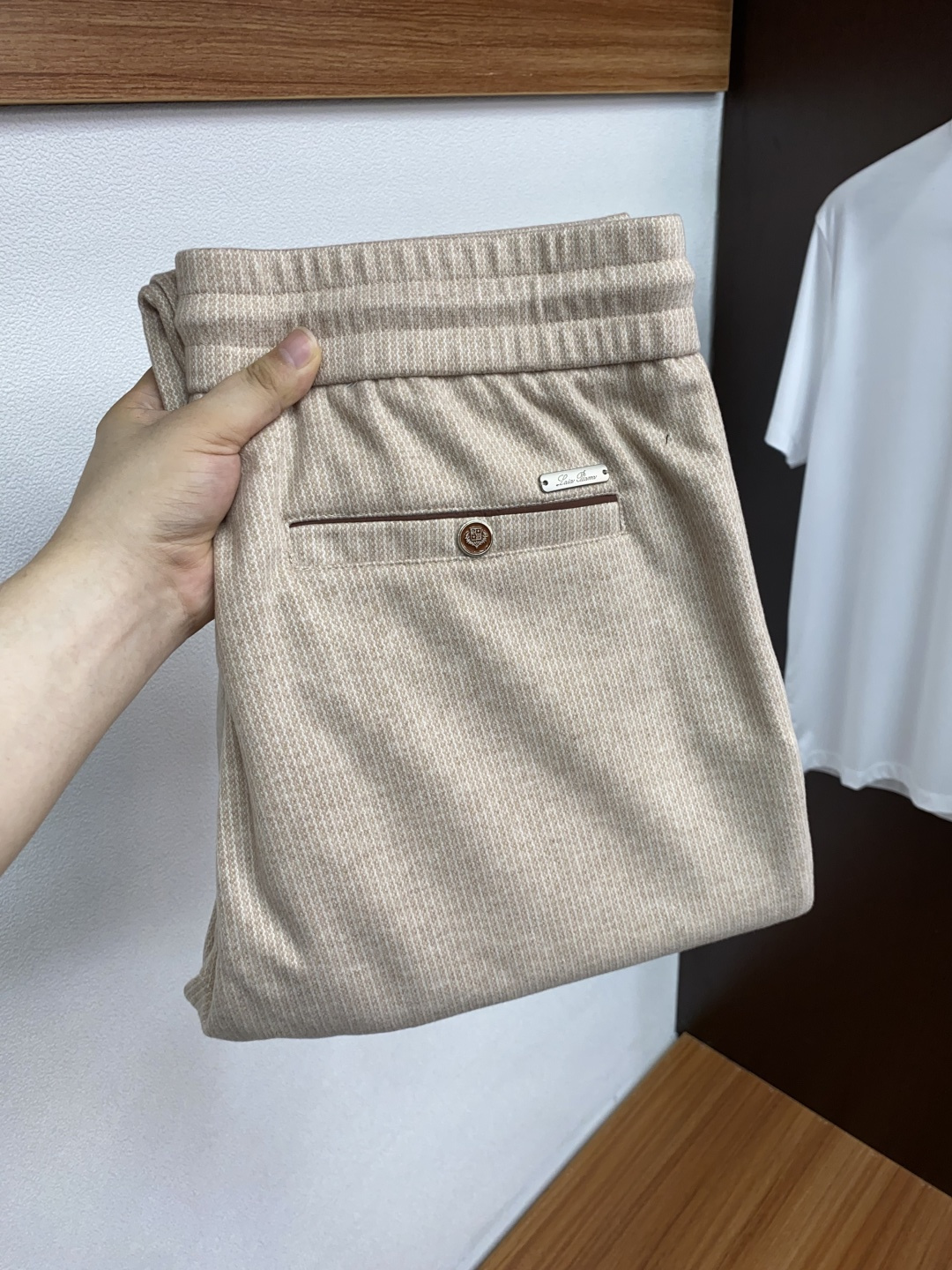 lP🆕 诺悠翩雅 秋冬新款男士直筒运动裤，羊绒羊毛混纺面料、三标齐、松紧腰抽绳、两侧拉链口袋设计，合体的