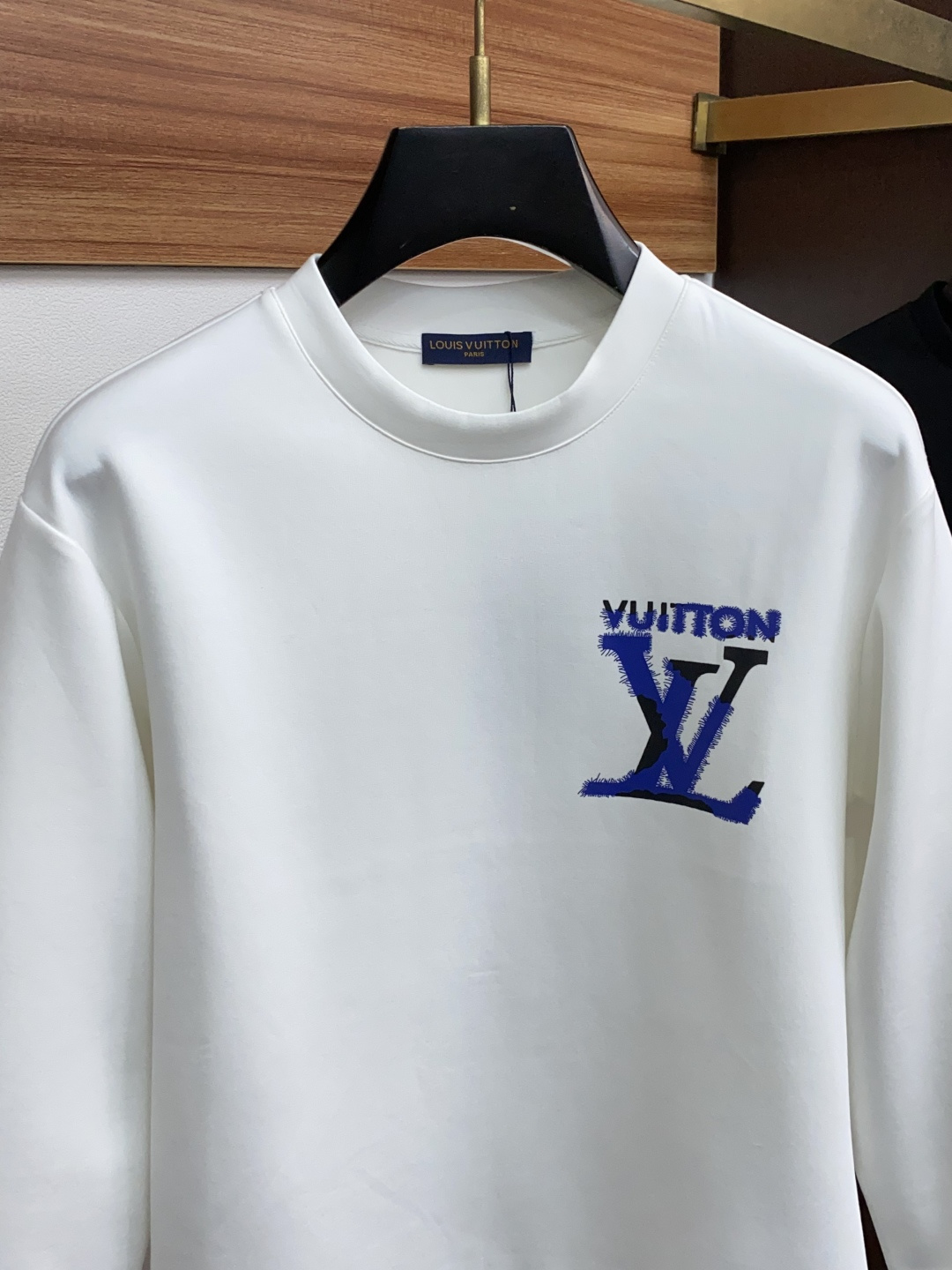 1v 路易威登 秋冬男装专柜官网新品🆕空气层棉 爆款面料超好🔈人气推荐秋冬必备✅卫布男士圆领卫衣‼️正面
