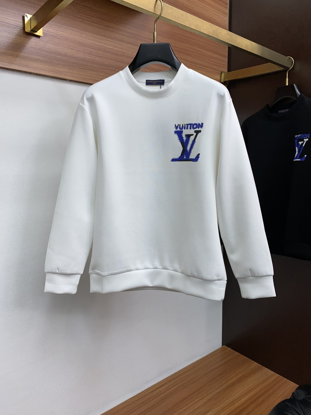 1v 路易威登 秋冬男装专柜官网新品🆕空气层棉 爆款面料超好🔈人气推荐秋冬必备✅卫布男士圆领卫衣‼️正面