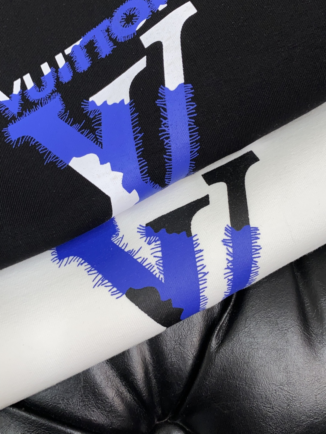 1v 路易威登 秋冬男装专柜官网新品🆕空气层棉 爆款面料超好🔈人气推荐秋冬必备✅卫布男士圆领卫衣‼️正面