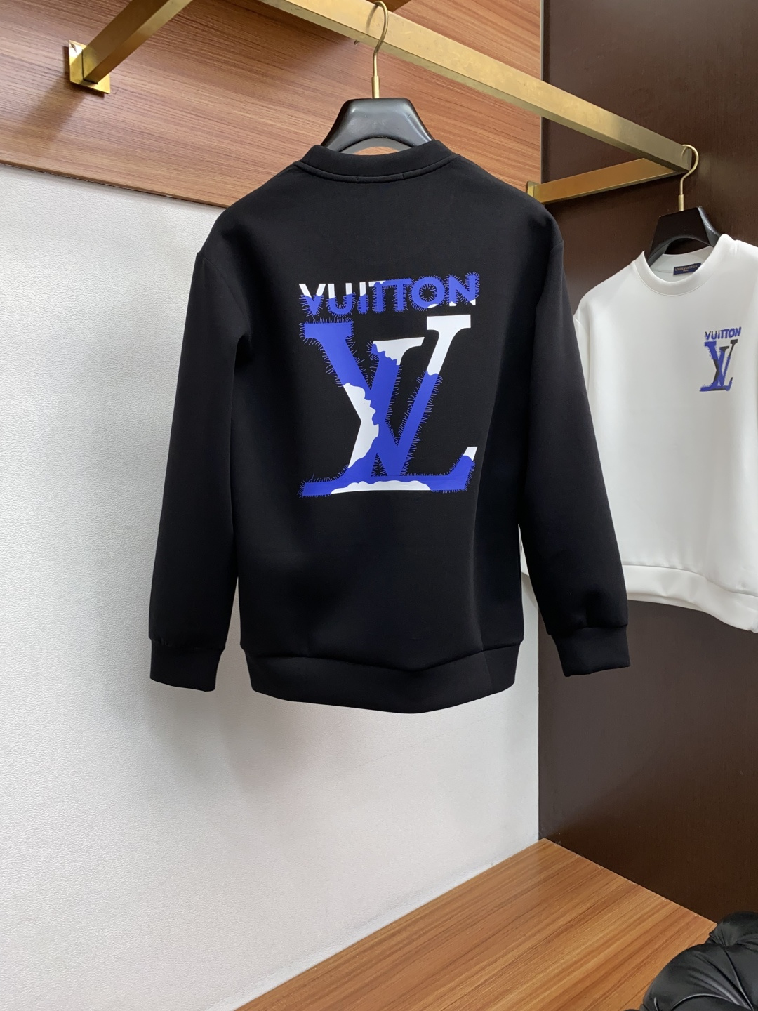 1v 路易威登 秋冬男装专柜官网新品🆕空气层棉 爆款面料超好🔈人气推荐秋冬必备✅卫布男士圆领卫衣‼️正面