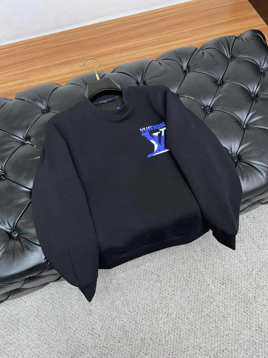 1v 路易威登 秋冬男装专柜官网新品🆕空气层棉 爆款面料超好🔈人气推荐秋冬必备✅卫布男士圆领卫衣‼️正面