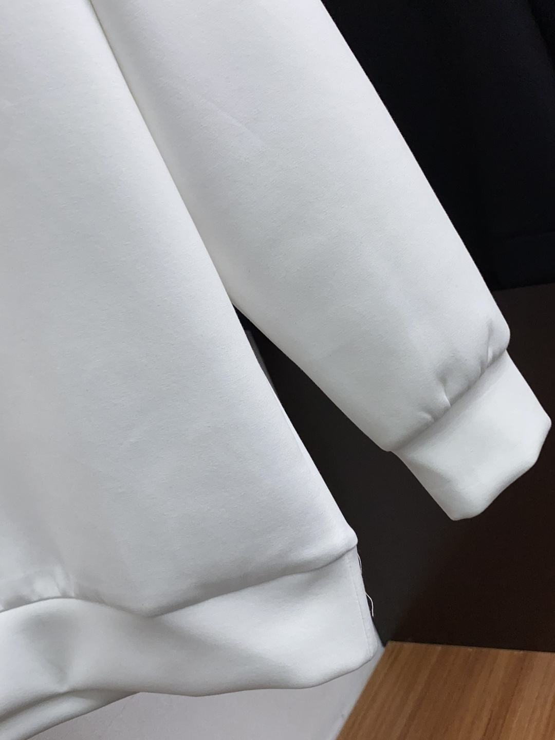 秋冬男装专柜官网新品🆕空气层棉 爆款面料超好🔈人气推荐秋冬必备✅卫布男士圆领卫衣‼️正面饰有经典图标刺绣