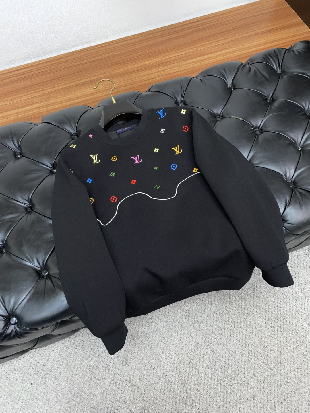 秋冬男装专柜官网新品🆕空气层棉 爆款面料超好🔈人气推荐秋冬必备✅卫布男士圆领卫衣‼️正面饰有经典图标刺绣