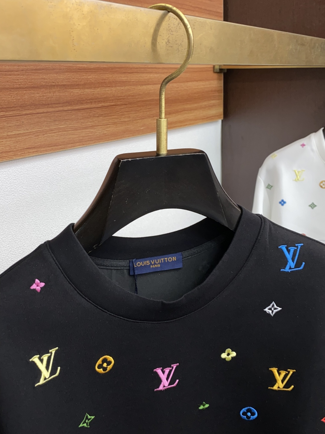 秋冬男装专柜官网新品🆕空气层棉 爆款面料超好🔈人气推荐秋冬必备✅卫布男士圆领卫衣‼️正面饰有经典图标刺绣