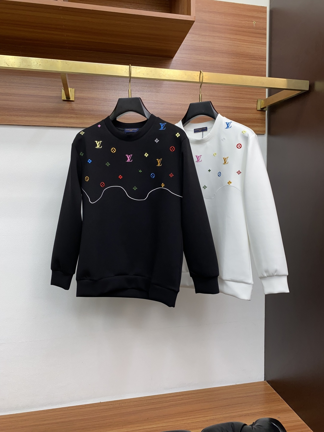 秋冬男装专柜官网新品🆕空气层棉 爆款面料超好🔈人气推荐秋冬必备✅卫布男士圆领卫衣‼️正面饰有经典图标刺绣