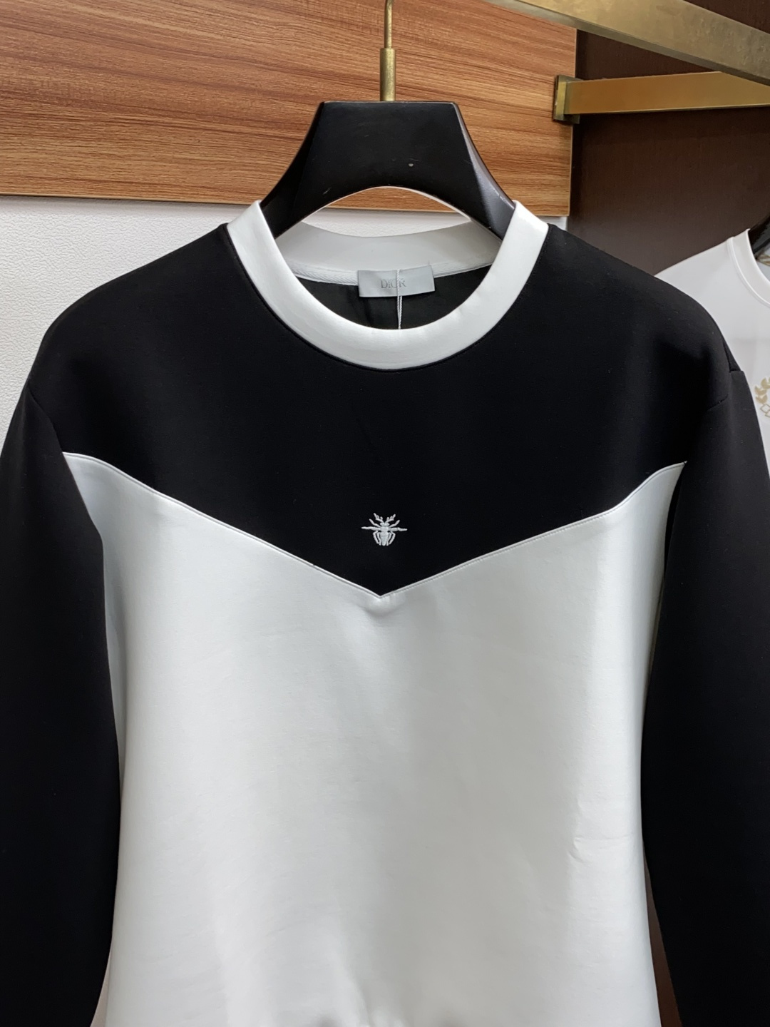 秋冬男装专柜官网新品🆕空气层棉 爆款面料超好🔈人气推荐秋冬必备✅卫布男士圆领卫衣‼️正面饰有经典图标刺绣