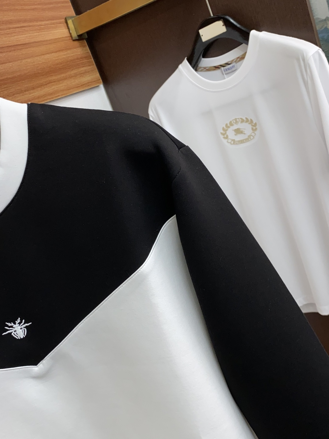 秋冬男装专柜官网新品🆕空气层棉 爆款面料超好🔈人气推荐秋冬必备✅卫布男士圆领卫衣‼️正面饰有经典图标刺绣