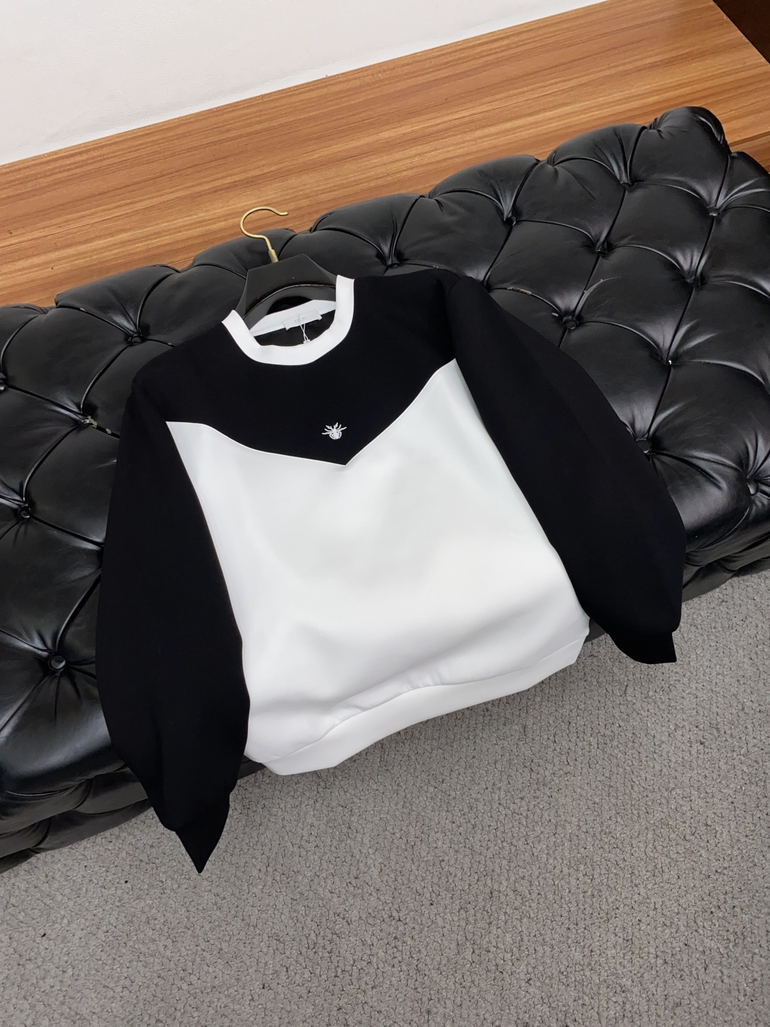 秋冬男装专柜官网新品🆕空气层棉 爆款面料超好🔈人气推荐秋冬必备✅卫布男士圆领卫衣‼️正面饰有经典图标刺绣