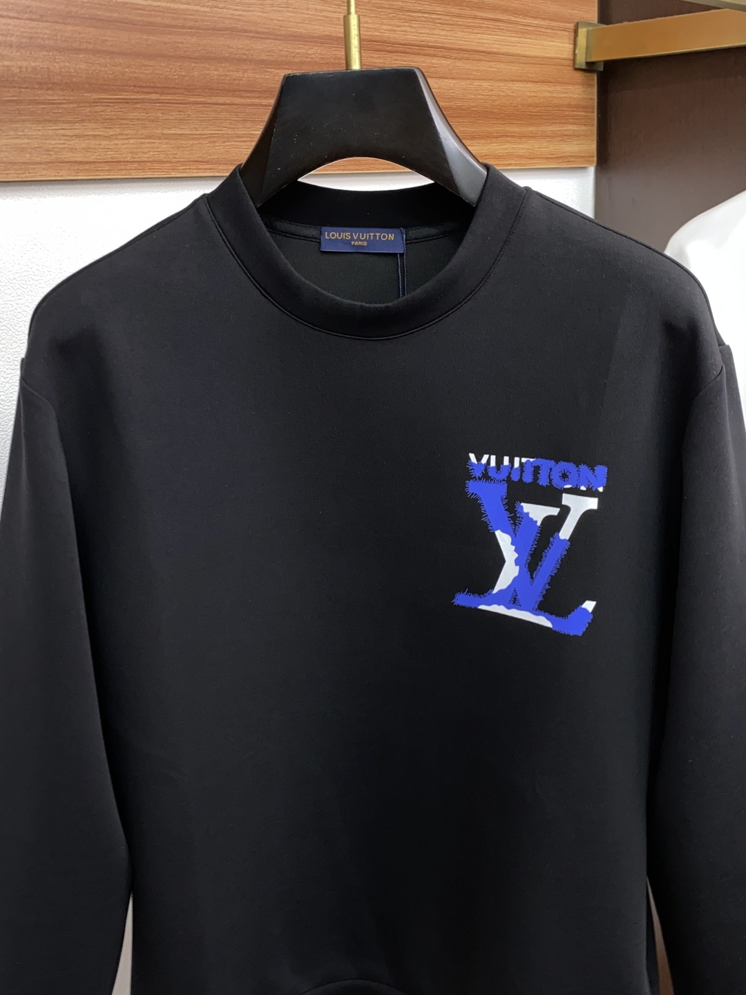 1v 路易威登 秋冬男装专柜官网新品🆕空气层棉 爆款面料超好🔈人气推荐秋冬必备✅卫布男士圆领卫衣‼️正面