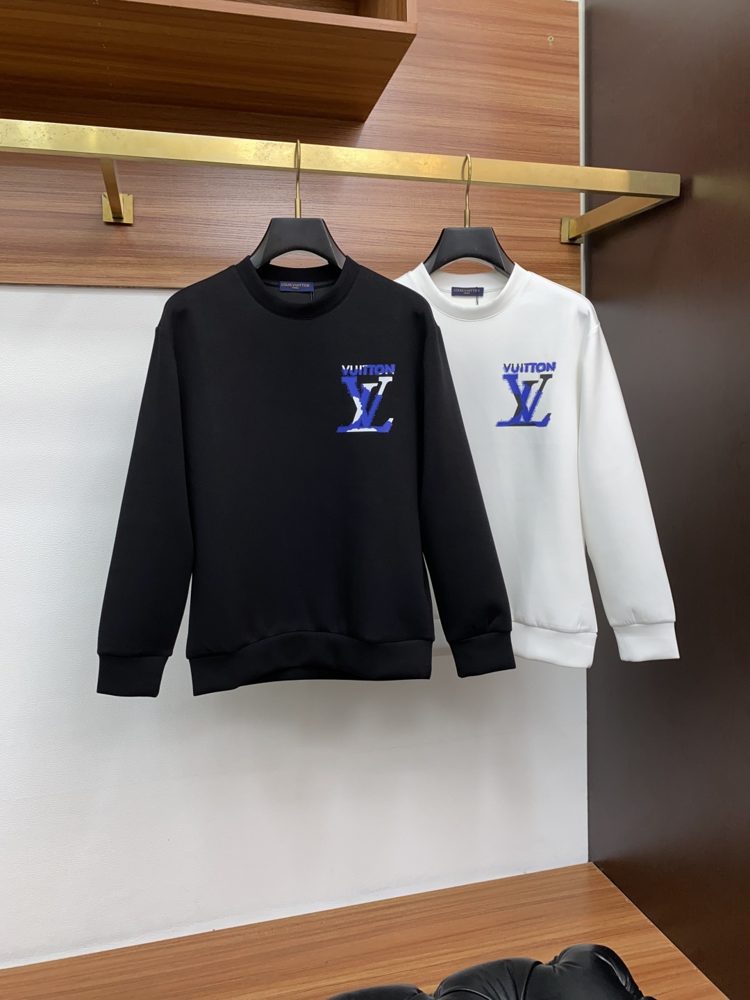 1v 路易威登 秋冬男装专柜官网新品🆕空气层棉 爆款面料超好🔈人气推荐秋冬必备✅卫布男士圆领卫衣‼️正面