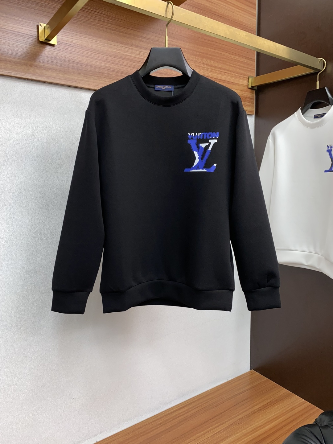 1v 路易威登 秋冬男装专柜官网新品🆕空气层棉 爆款面料超好🔈人气推荐秋冬必备✅卫布男士圆领卫衣‼️正面
