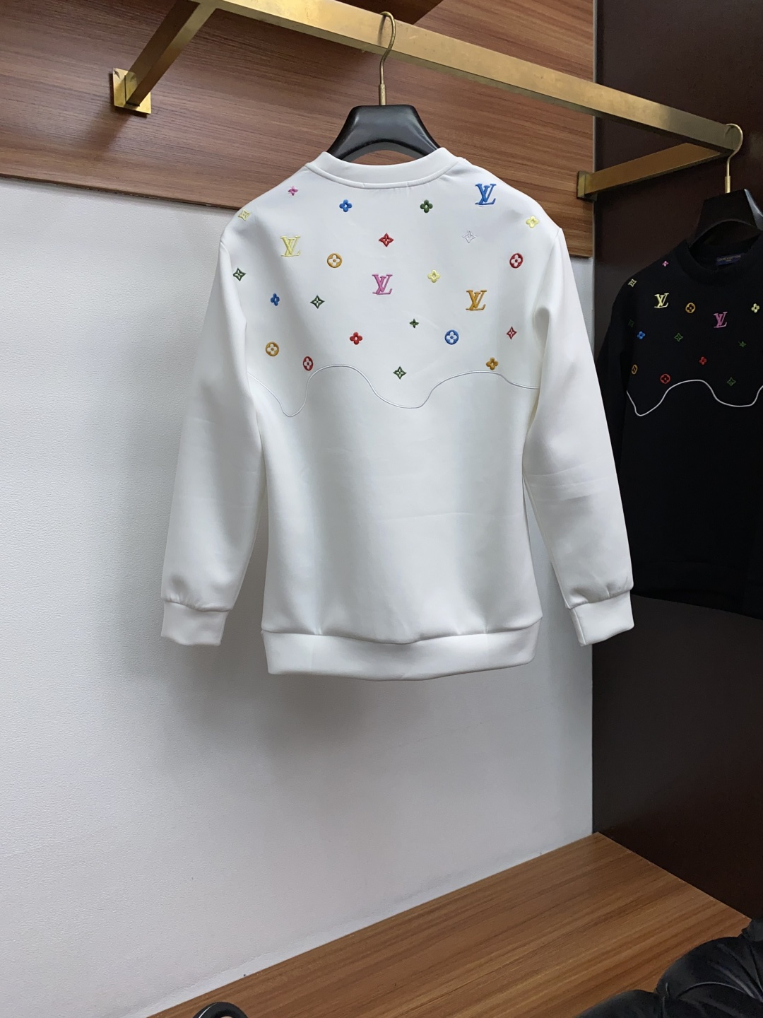 秋冬男装专柜官网新品🆕空气层棉 爆款面料超好🔈人气推荐秋冬必备✅卫布男士圆领卫衣‼️正面饰有经典图标刺绣