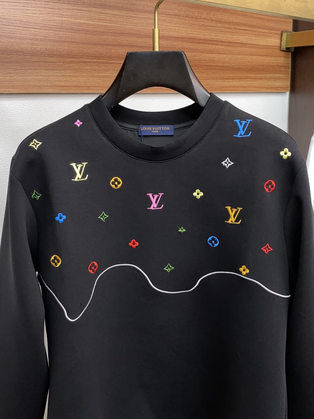 秋冬男装专柜官网新品🆕空气层棉 爆款面料超好🔈人气推荐秋冬必备✅卫布男士圆领卫衣‼️正面饰有经典图标刺绣