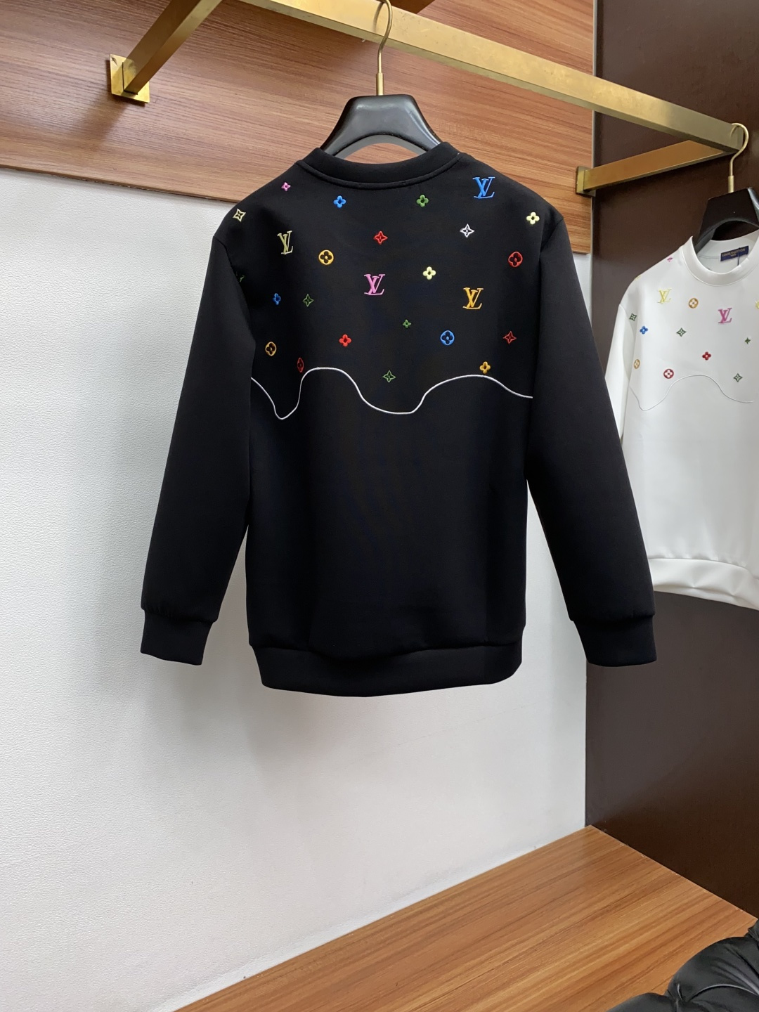 秋冬男装专柜官网新品🆕空气层棉 爆款面料超好🔈人气推荐秋冬必备✅卫布男士圆领卫衣‼️正面饰有经典图标刺绣