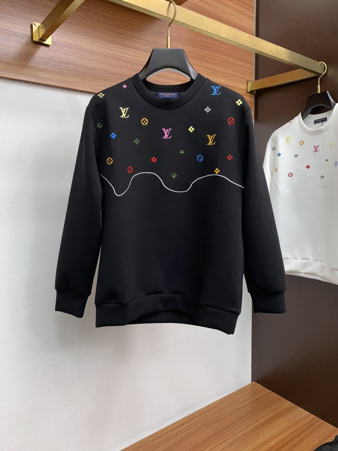 秋冬男装专柜官网新品🆕空气层棉 爆款面料超好🔈人气推荐秋冬必备✅卫布男士圆领卫衣‼️正面饰有经典图标刺绣