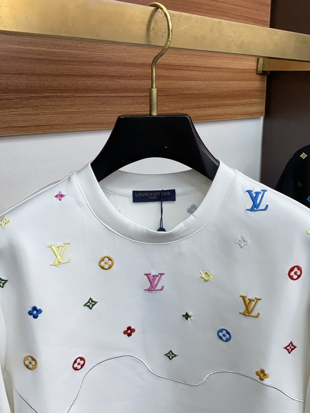 秋冬男装专柜官网新品🆕空气层棉 爆款面料超好🔈人气推荐秋冬必备✅卫布男士圆领卫衣‼️正面饰有经典图标刺绣