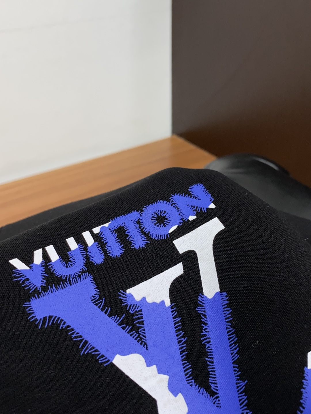 1v 路易威登 秋冬男装专柜官网新品🆕空气层棉 爆款面料超好🔈人气推荐秋冬必备✅卫布男士圆领卫衣‼️正面
