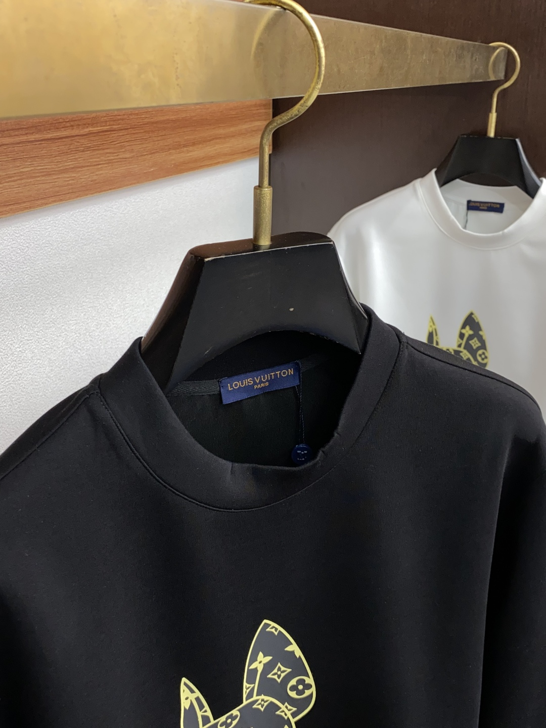 1v路易威登 秋冬男装专柜官网新品🆕空气层棉 爆款面料超好🔈人气推荐秋冬必备✅卫布男士圆领卫衣‼️正面饰