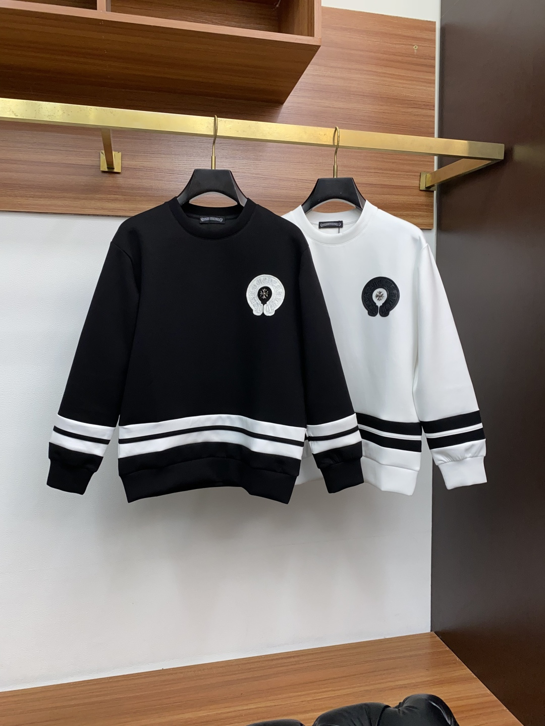 克罗心 秋冬男装专柜官网新品🆕空气层棉 爆款面料超好🔈人气推荐秋冬必备✅卫布男士圆领卫衣‼️正面饰有经典